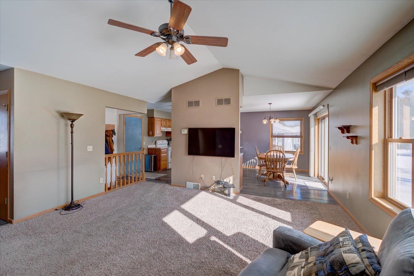 226 Bowlavard Avenue Belleville, WI 53508 - Photo 12 of 37