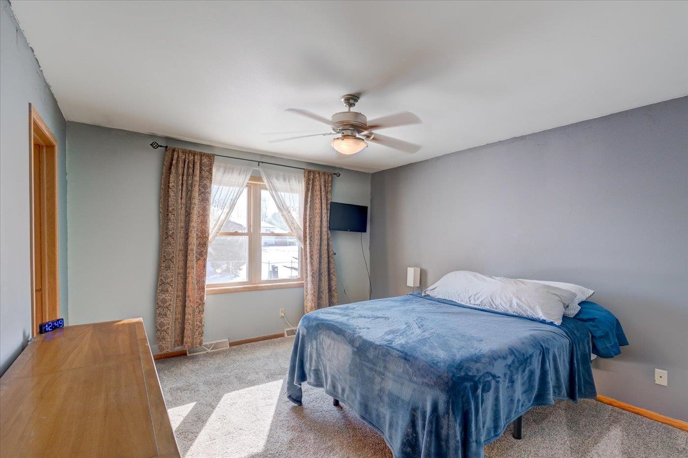 226 Bowlavard Avenue Belleville, WI 53508 - Photo 14 of 37