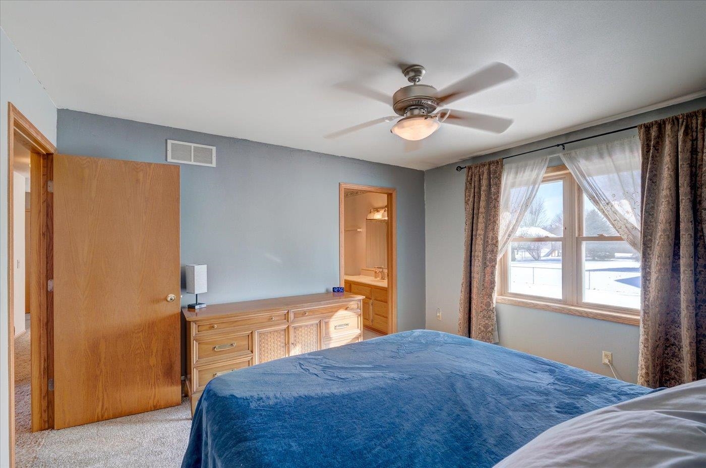 226 Bowlavard Avenue Belleville, WI 53508 - Photo 16 of 37