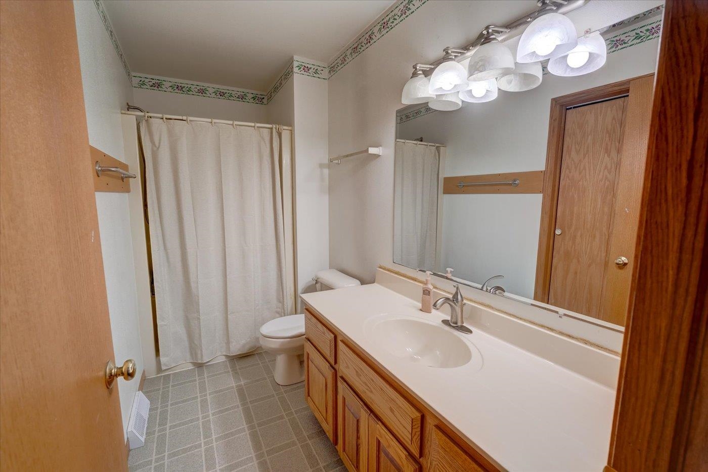 226 Bowlavard Avenue Belleville, WI 53508 - Photo 17 of 37