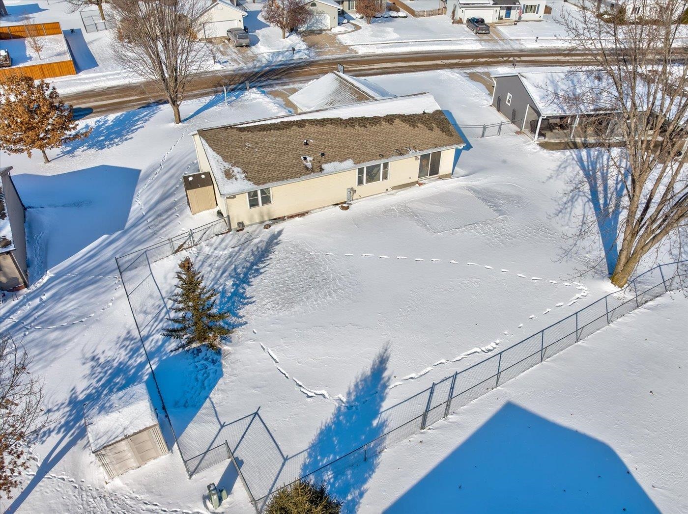 226 Bowlavard Avenue Belleville, WI 53508 - Photo 2 of 37