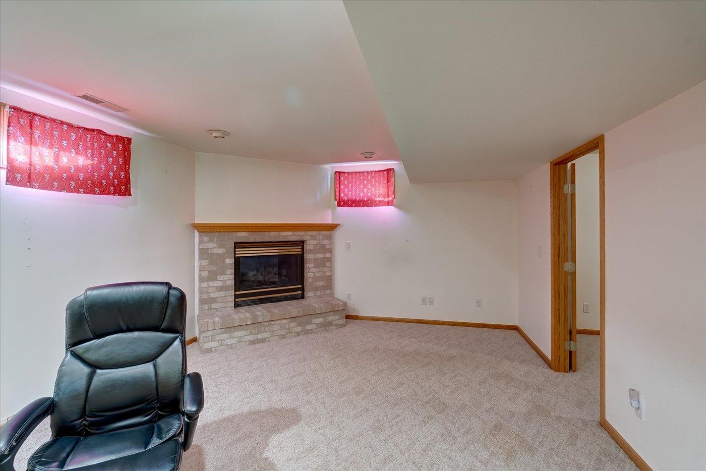 226 Bowlavard Avenue Belleville, WI 53508 - Photo 24 of 37