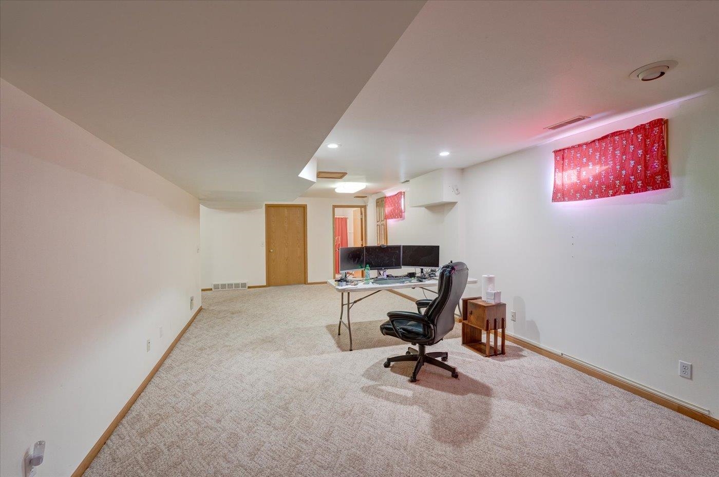 226 Bowlavard Avenue Belleville, WI 53508 - Photo 26 of 37