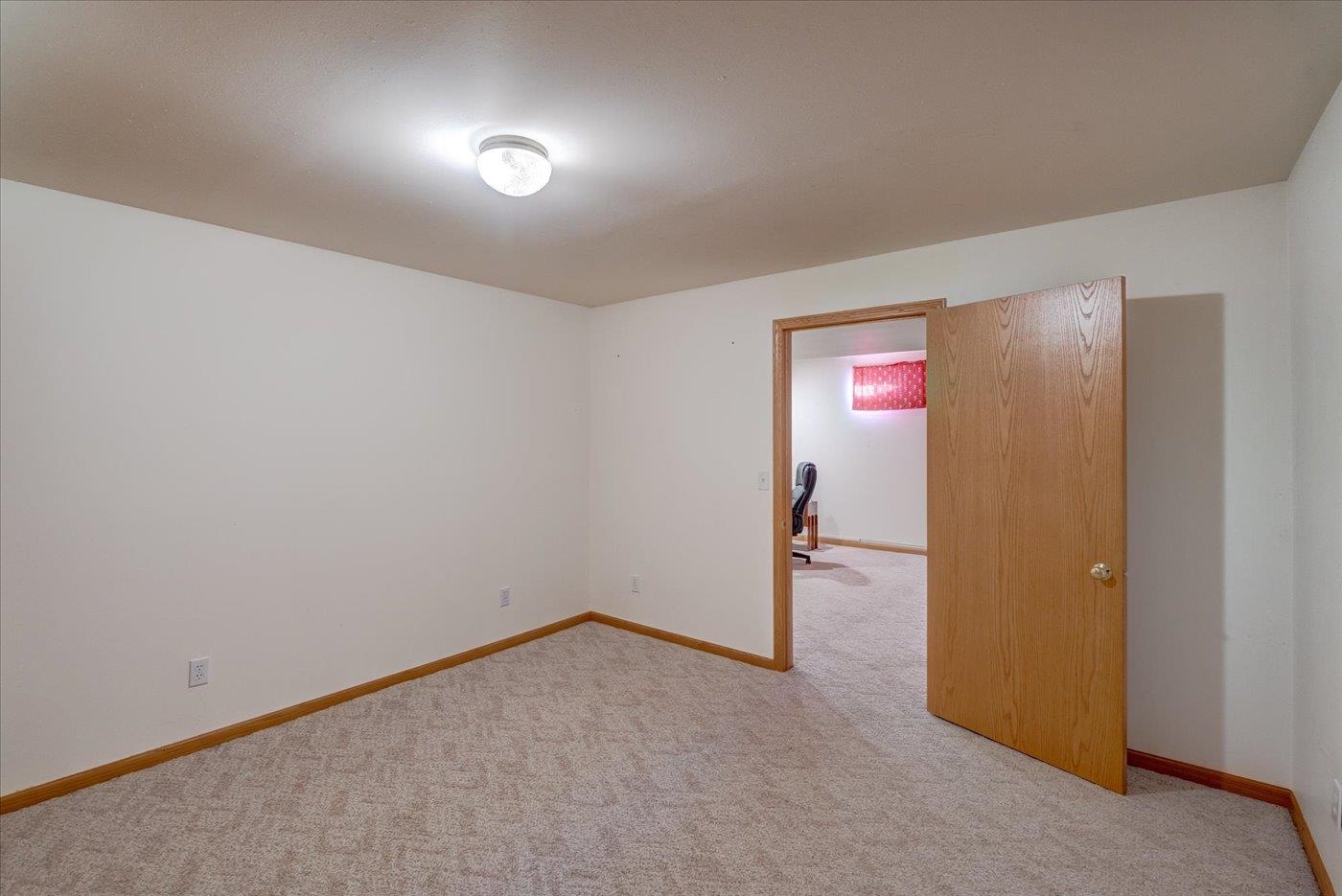 226 Bowlavard Avenue Belleville, WI 53508 - Photo 28 of 37