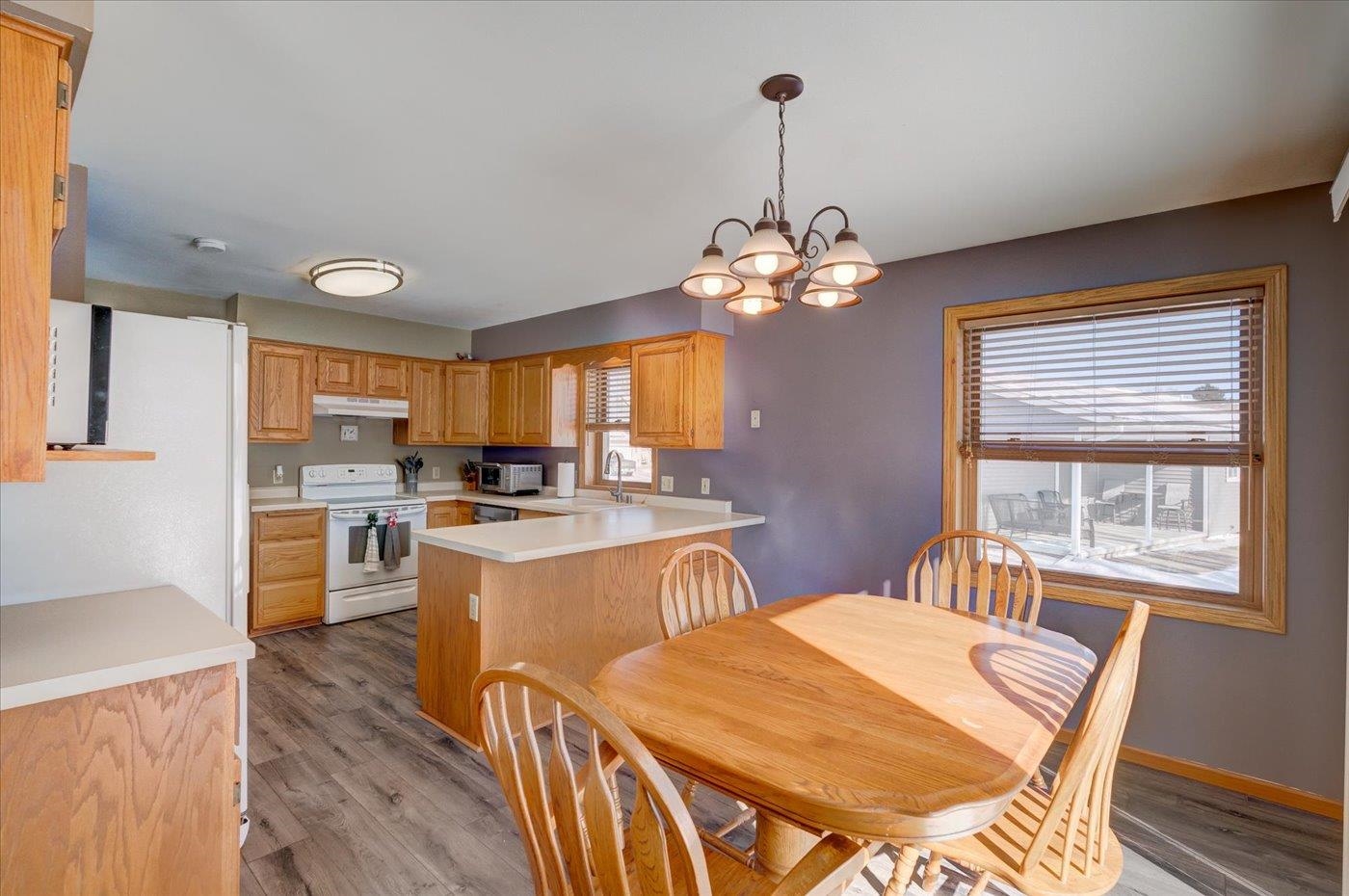 226 Bowlavard Avenue Belleville, WI 53508 - Photo 8 of 37