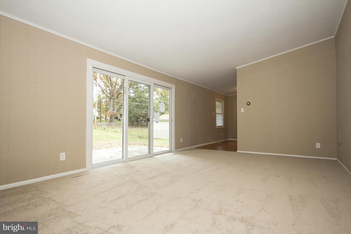 8208 Arrowhead Road Pikesville, MD 21208 - Photo 12 of 24 Living Room