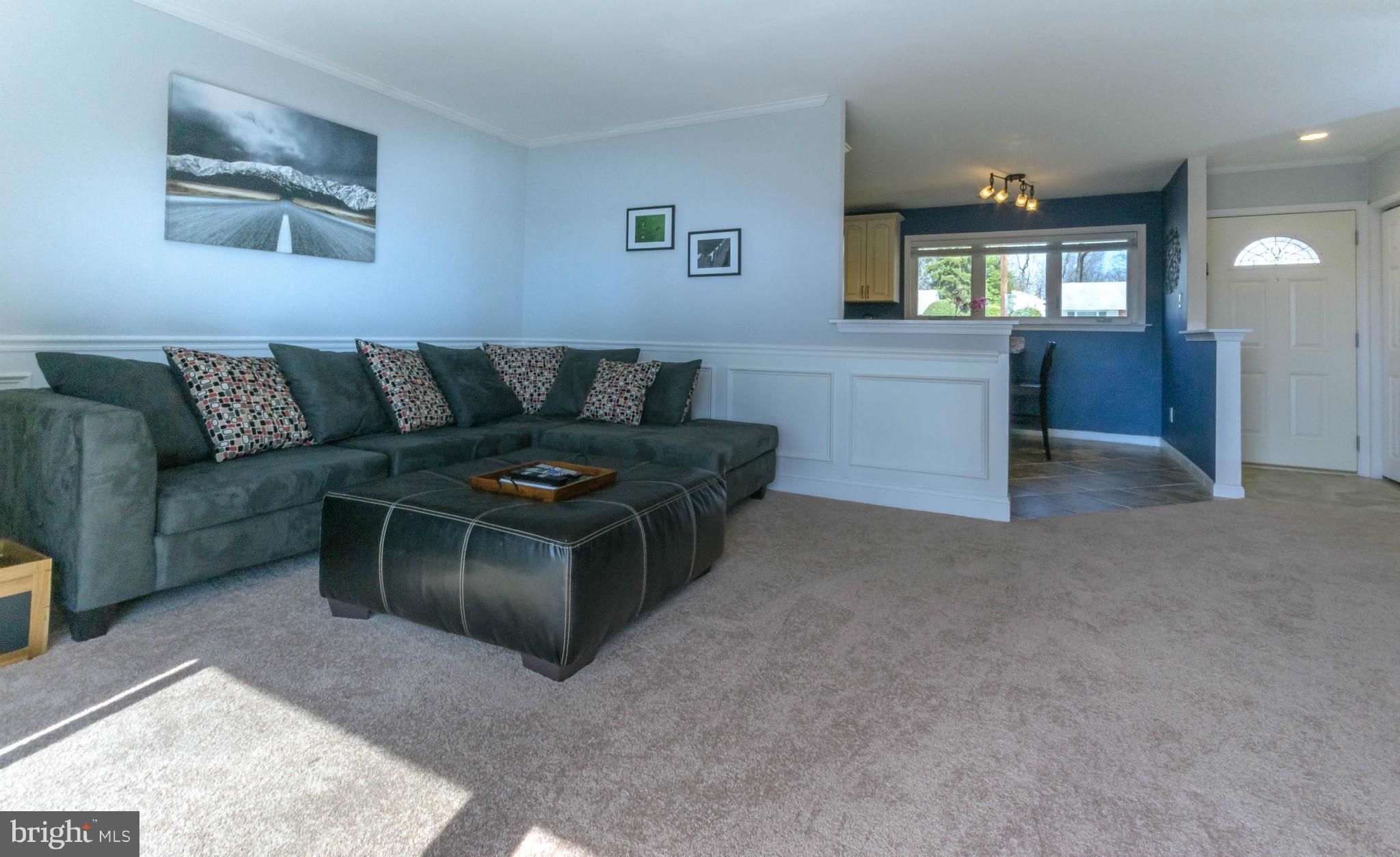 5931 Atteentee Road Springfield, VA 22150 - Photo 6 of 30 Living Room