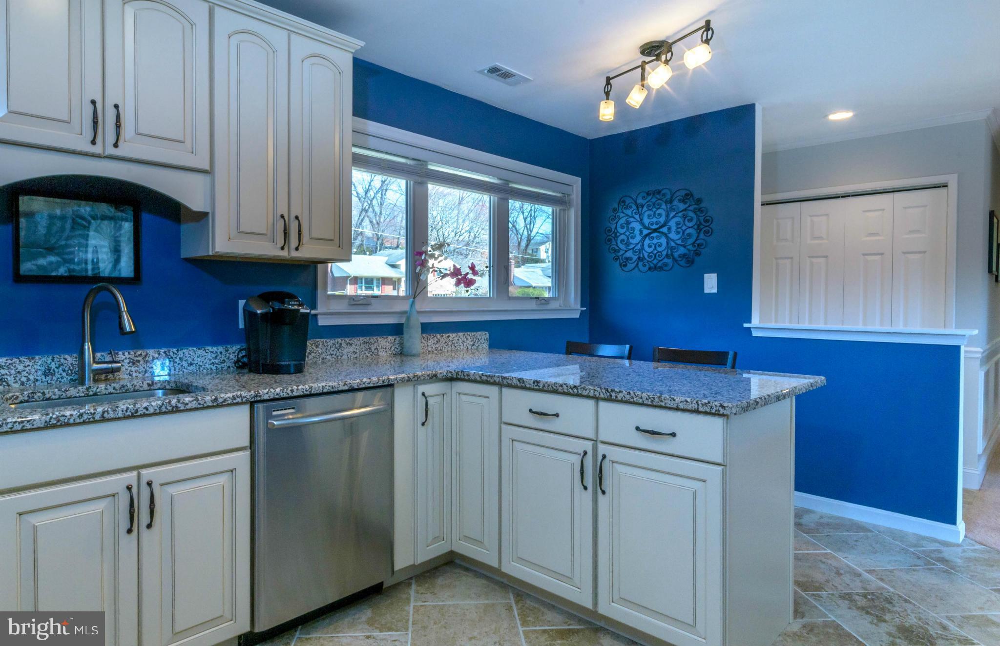 5931 Atteentee Road Springfield, VA 22150 - Photo 9 of 30 Kitchen