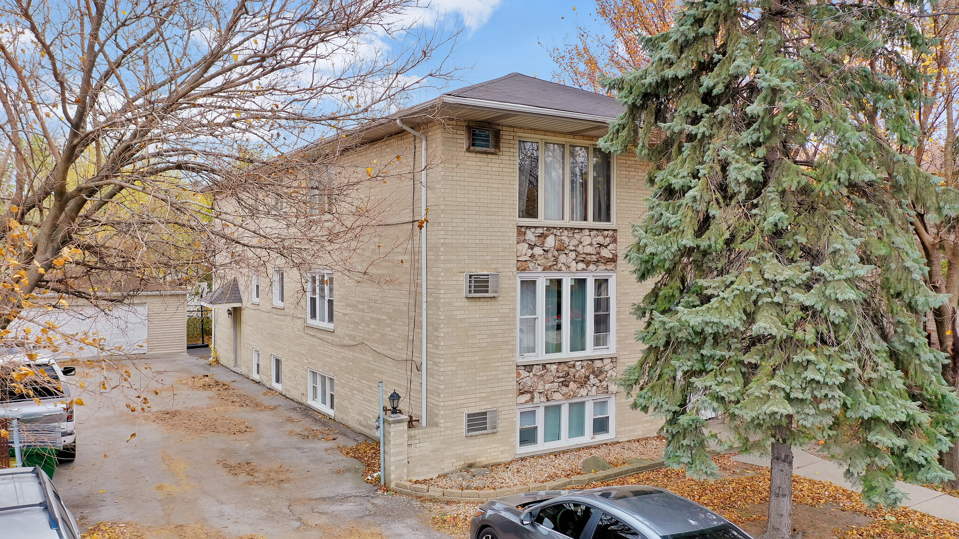 8707 South Roberts Road, Hickory Hills, IL 60457 Compass