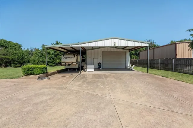a view of a house with backyard and trees