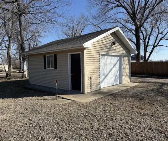 $210,000 | 715 East Highland Avenue, Nevada, MO 64772