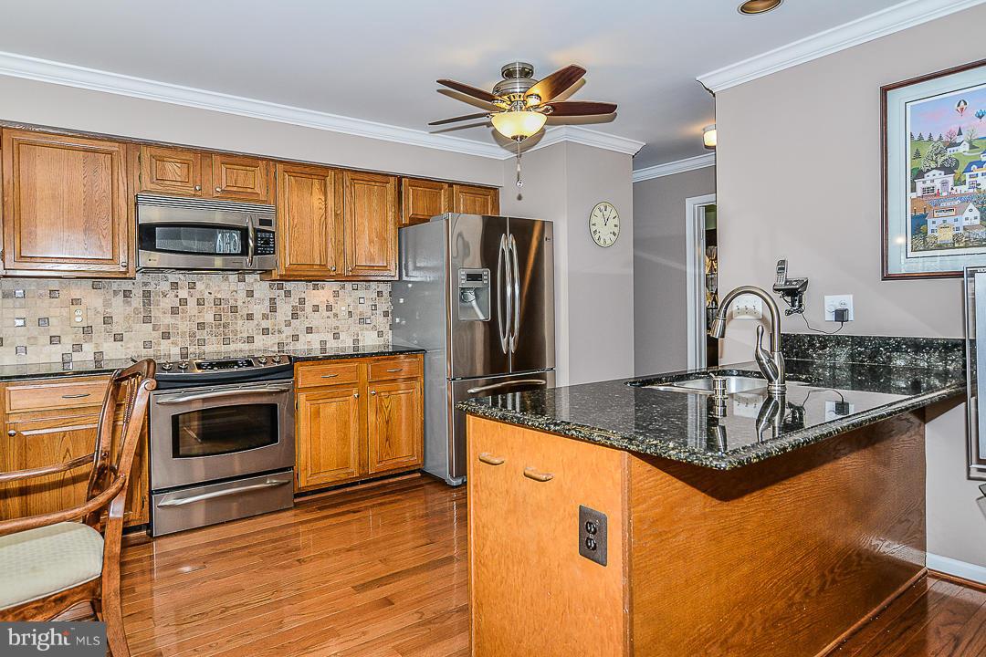 7728 Modisto Lane Springfield, VA 22153 - Photo 12 of 29 Kitchen