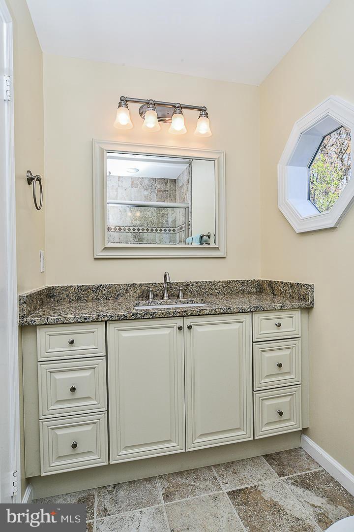 7728 Modisto Lane Springfield, VA 22153 - Photo 17 of 29 Bath (Master)