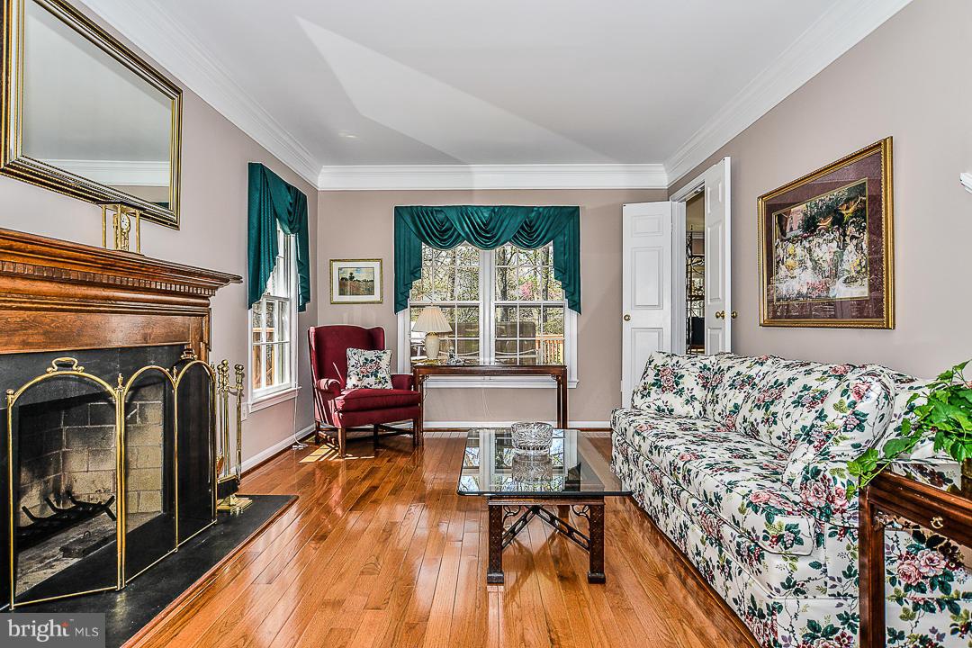 7728 Modisto Lane Springfield, VA 22153 - Photo 4 of 29 Living Room