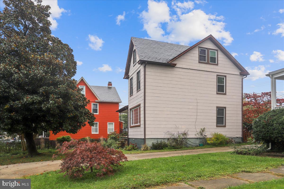 5507 Hamlet Avenue Baltimore, MD 21214 - Photo 3 of 40