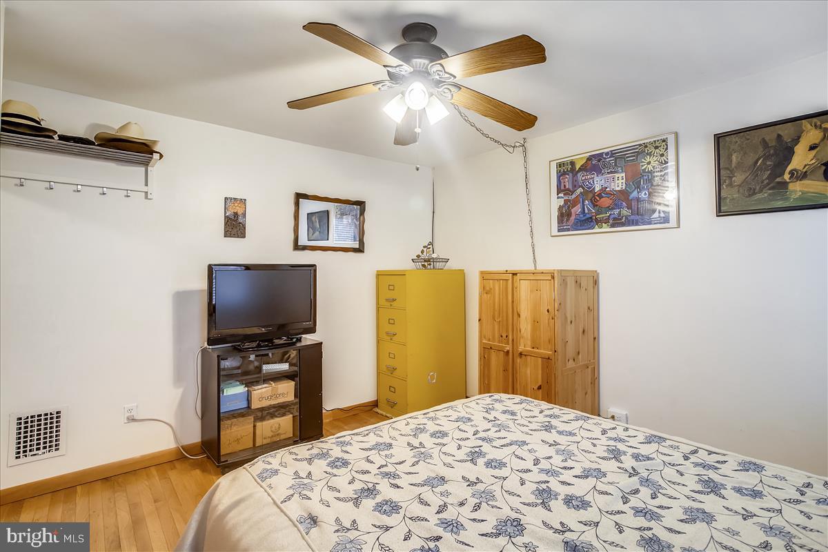 5507 Hamlet Avenue Baltimore, MD 21214 - Photo 22 of 40