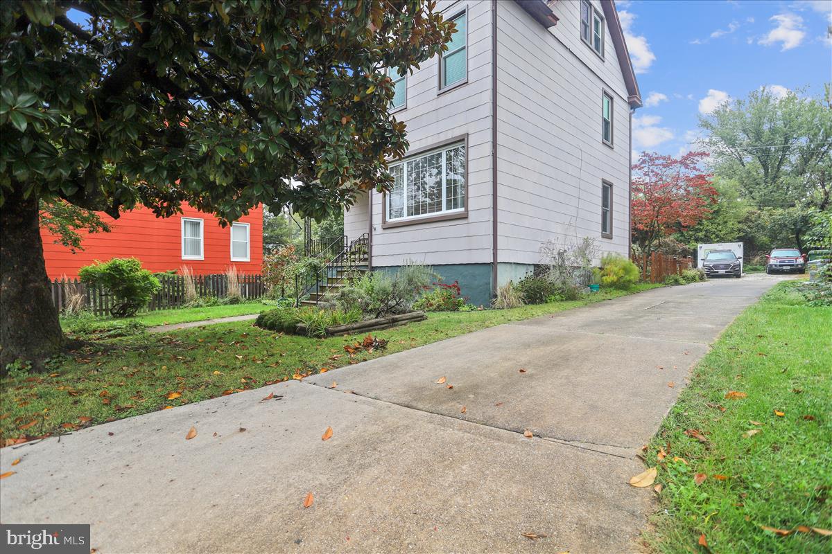 5507 Hamlet Avenue Baltimore, MD 21214 - Photo 4 of 40