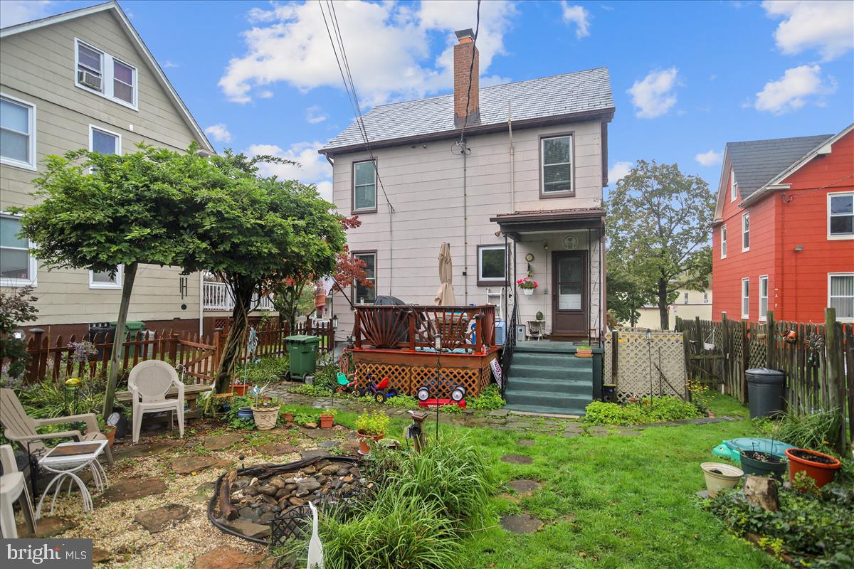 5507 Hamlet Avenue Baltimore, MD 21214 - Photo 5 of 40