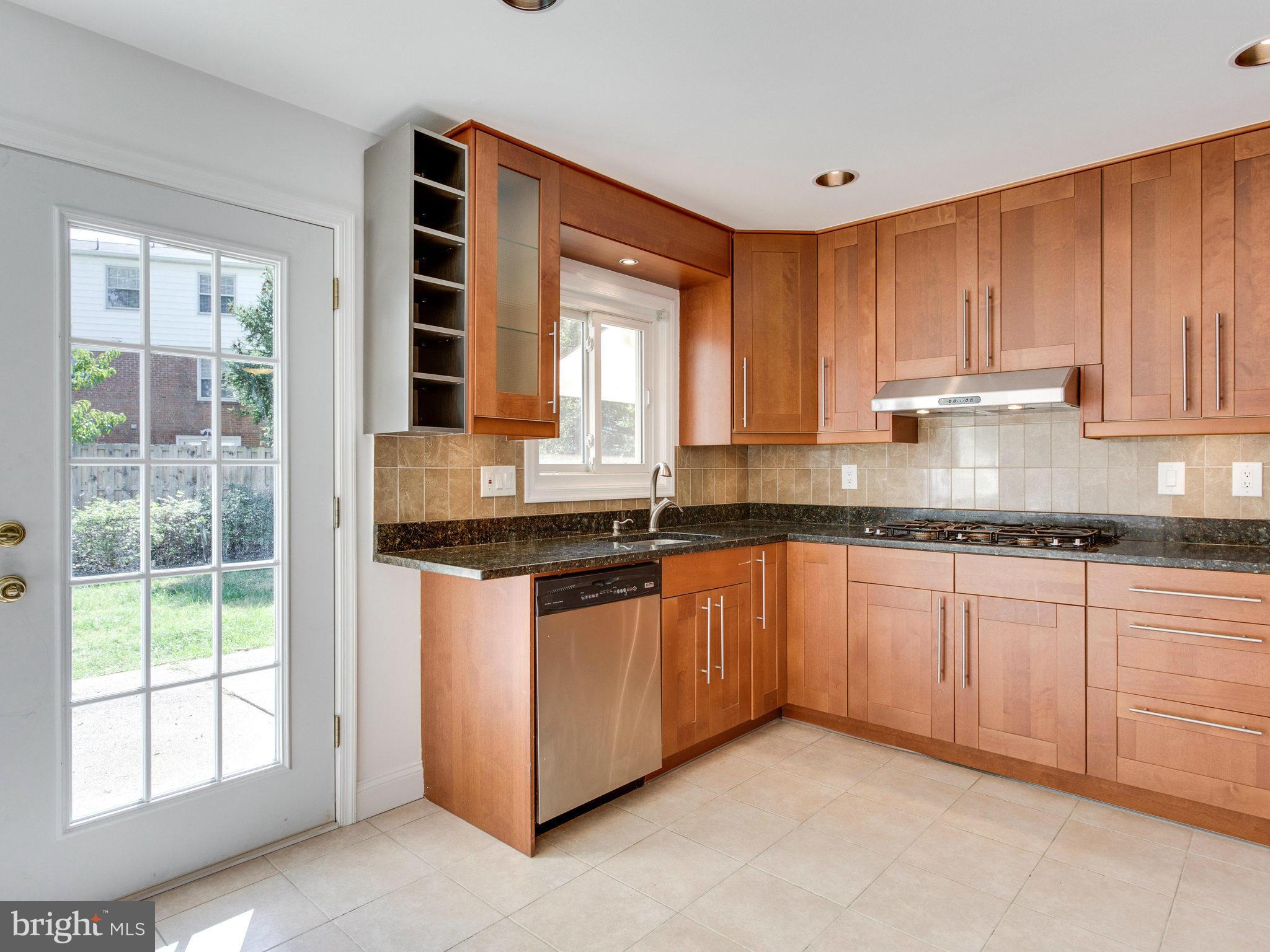 8708 Postoak Road Potomac, MD 20854 - Photo 17 of 30 Kitchen