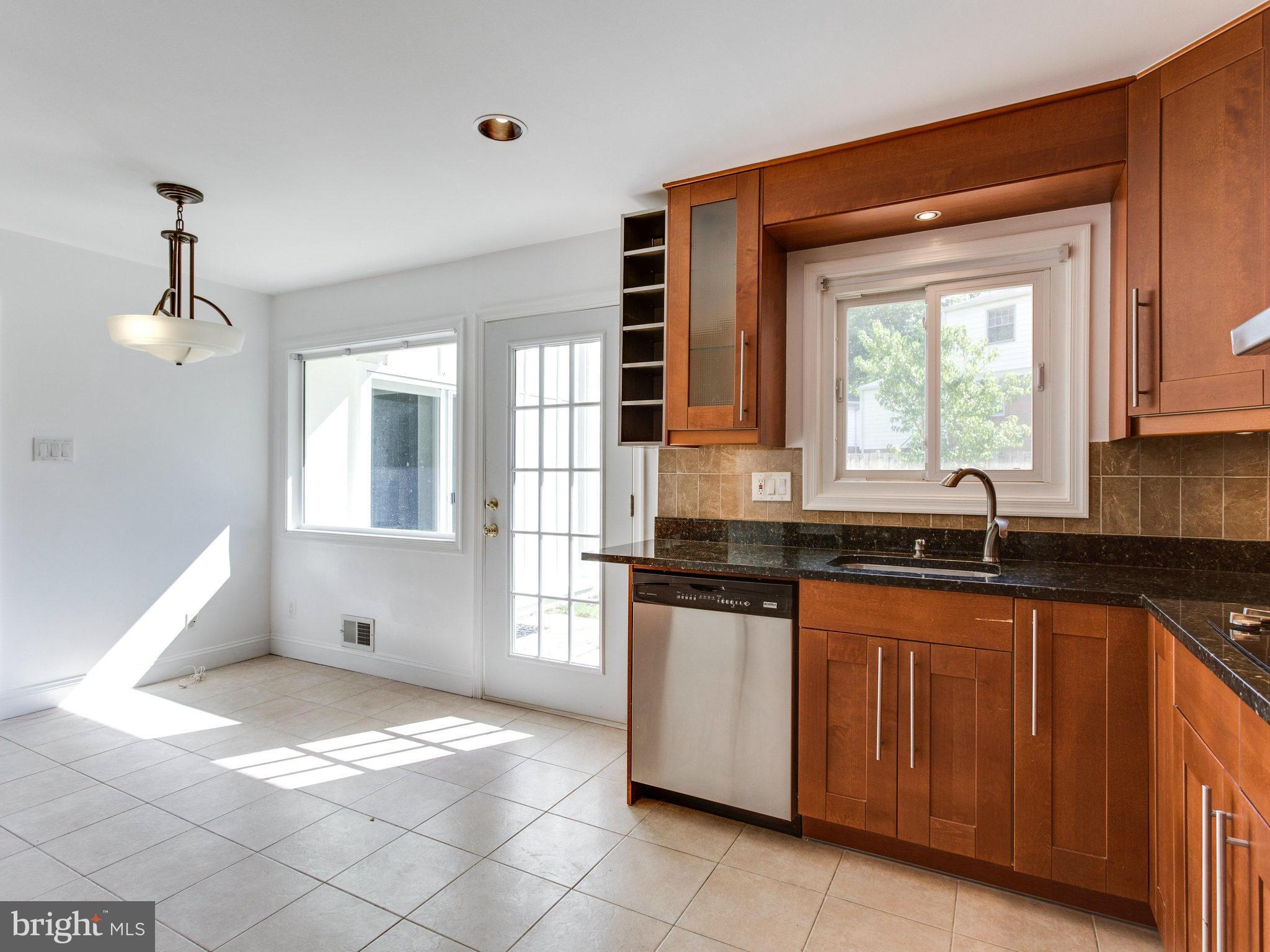 8708 Postoak Road Potomac, MD 20854 - Photo 18 of 30 Kitchen
