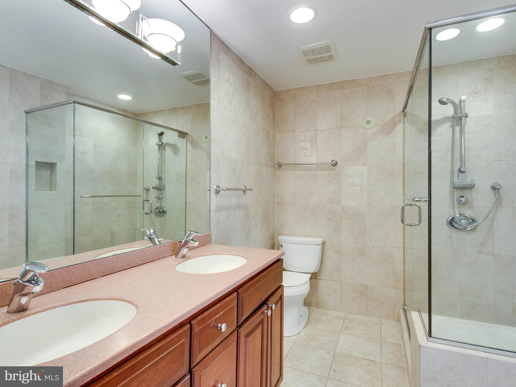 8708 Postoak Road Potomac, MD 20854 - Photo 25 of 30 Bath (Master)