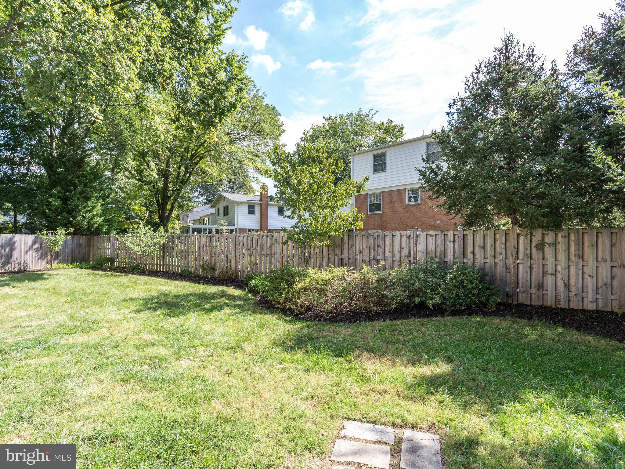 8708 Postoak Road Potomac, MD 20854 - Photo 7 of 30 Exterior (Rear)