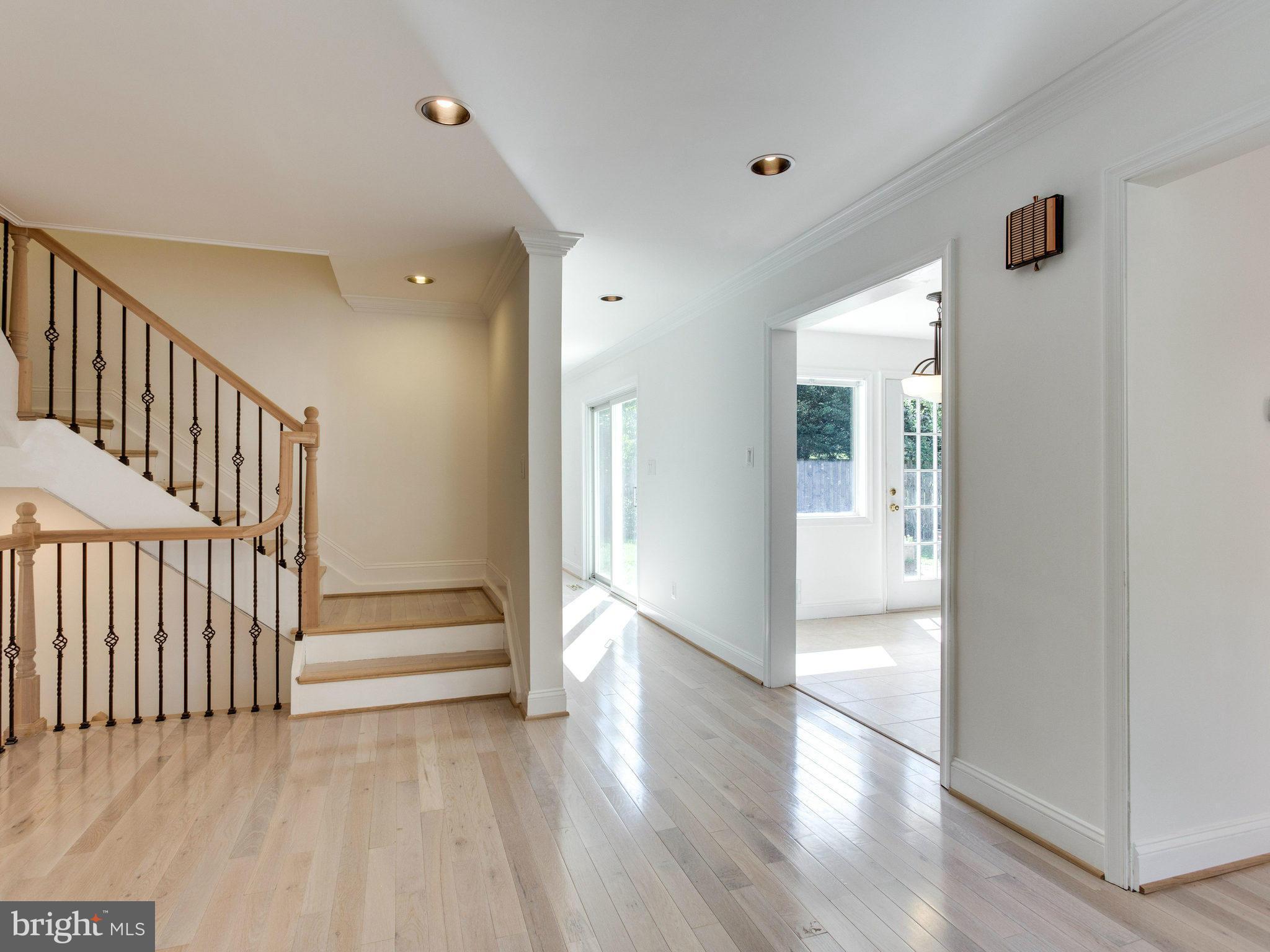 8708 Postoak Road Potomac, MD 20854 - Photo 10 of 30 Interior (General)