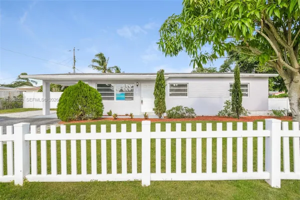 $2,435 | 161 Northeast 20th Street, Pompano Beach, FL 33060