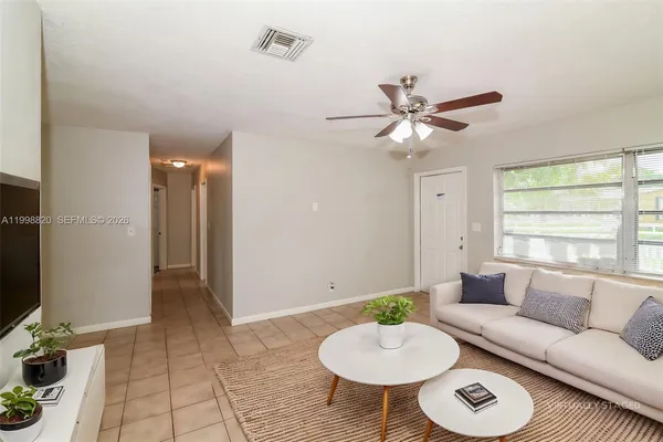 $2,435 | 161 Northeast 20th Street, Pompano Beach, FL 33060