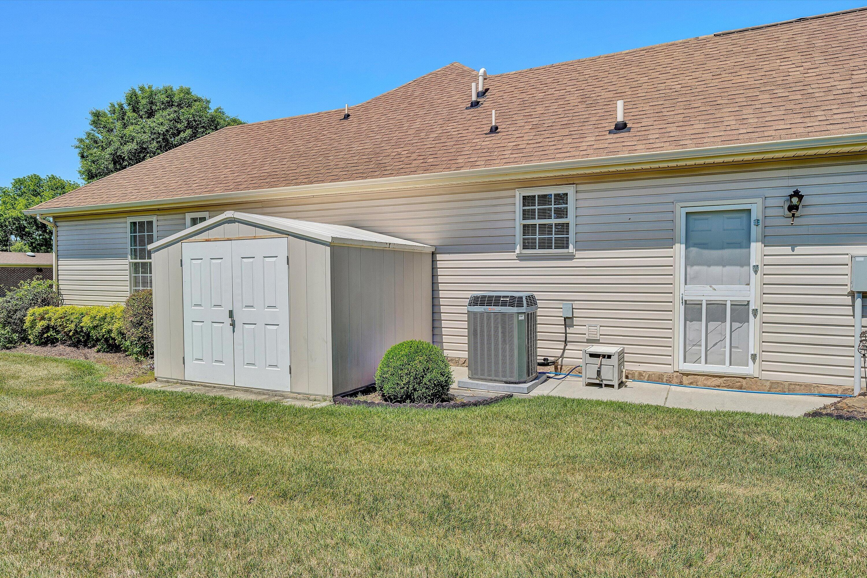 3516 Pinnacle Ridge Road Northeast Roanoke, VA 24012 - Photo 35 of 39 a view of a house with backyard and garden
