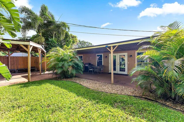 a view of a house with a yard and plants