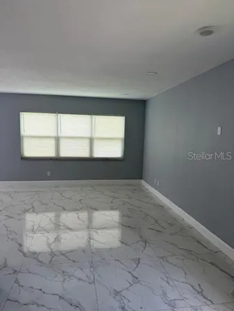 a view of empty room with window