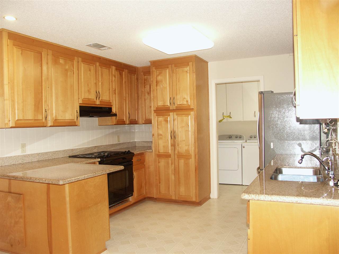 2807 Pine Ridge Drive Lillian, AL 36549 - Photo 6 of 29 Kitchen With Appliances