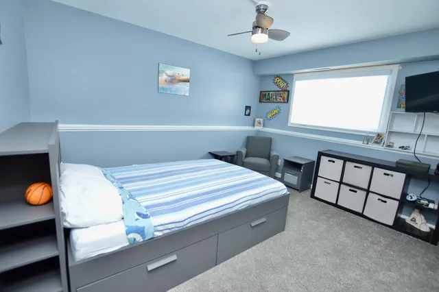 $350,000 | 1014 Stonehedge Court, Crystal Lake, IL 60014