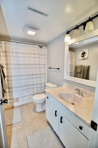 $350,000 | 1014 Stonehedge Court, Crystal Lake, IL 60014