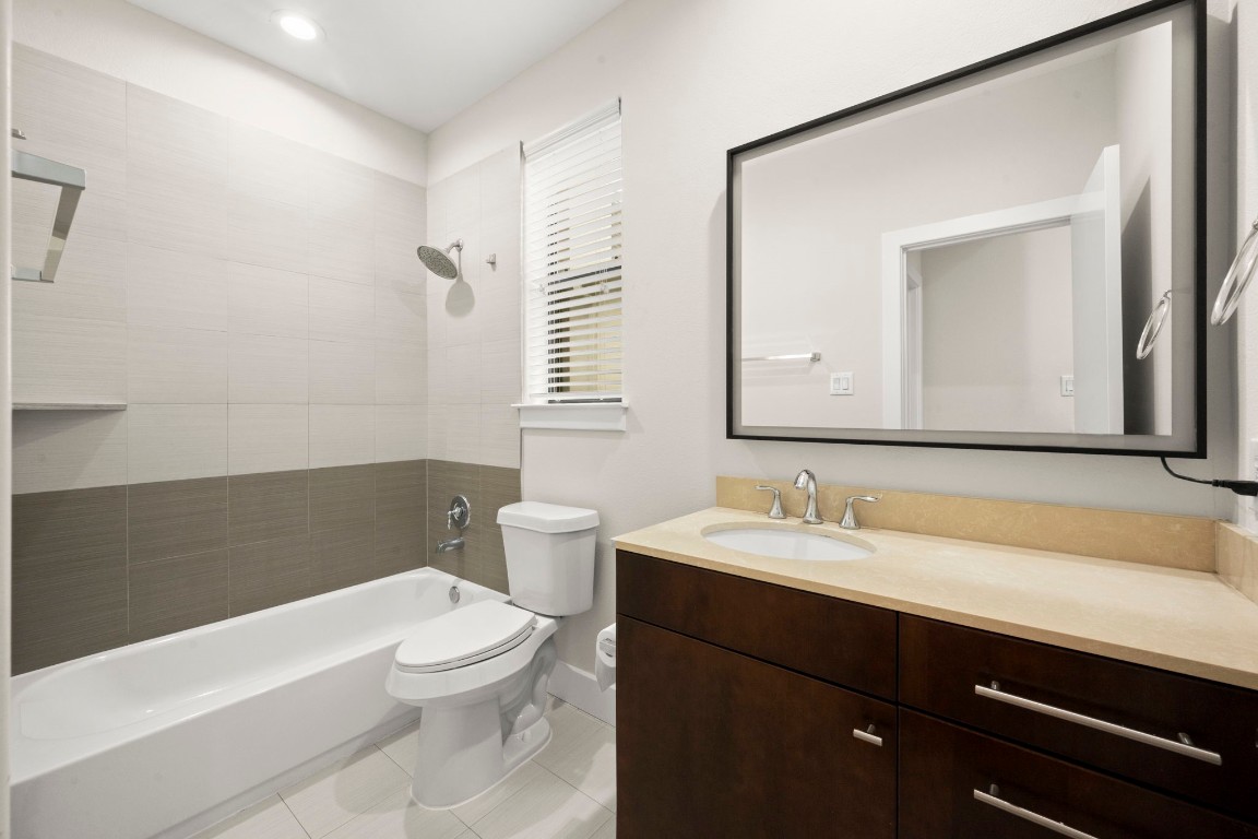 5527 Darling Street, Unit A Houston, TX 77007 - Photo 20 of 31 a bathroom with a sink a toilet a mirror and bathtub