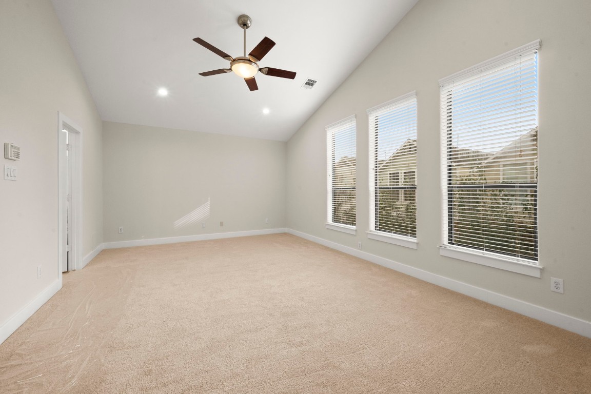 5527 Darling Street, Unit A Houston, TX 77007 - Photo 23 of 31 a view of an empty room with a window