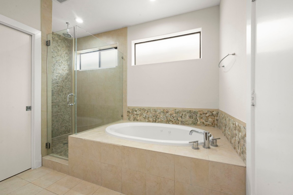 5527 Darling Street, Unit A Houston, TX 77007 - Photo 26 of 31 a bathroom with a tub and shower