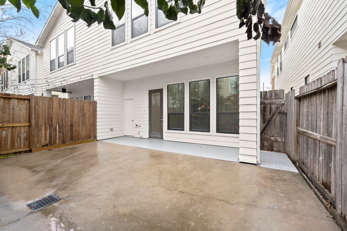 5527 Darling Street, Unit A Houston, TX 77007 - Photo 30 of 31 a view of a house with a outdoor space