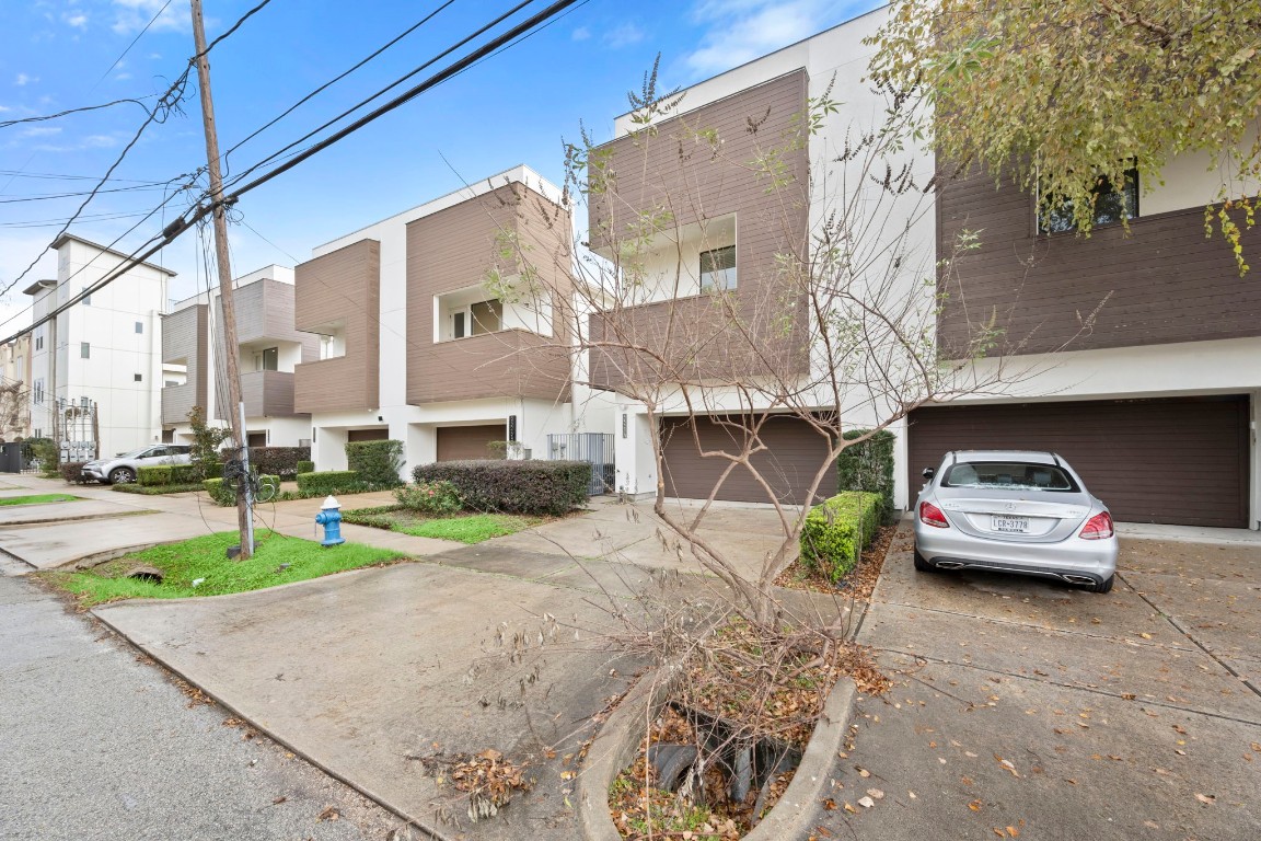 5527 Darling Street, Unit A Houston, TX 77007 - Photo 3 of 31 a car parked in front of a house