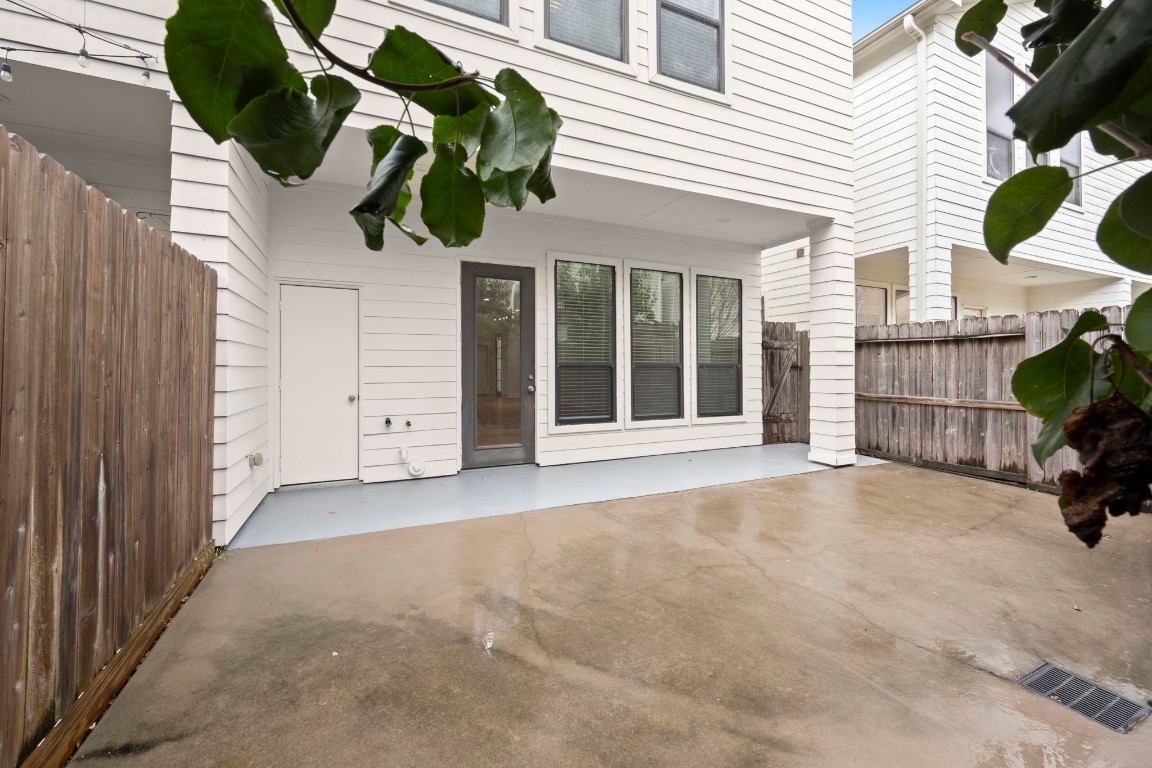 5527 Darling Street, Unit A Houston, TX 77007 - Photo 5 of 31 a view of a house with a garage