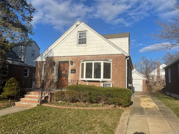 $3,900 | 83-27 255th Street | Floral Park