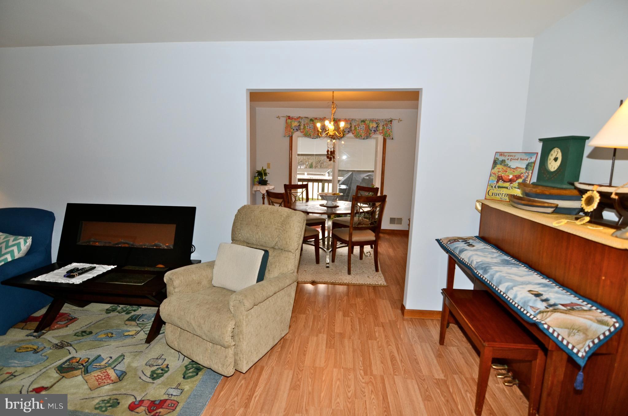 560 Broad Street Spring City, PA 19475 - Photo 3 of 33