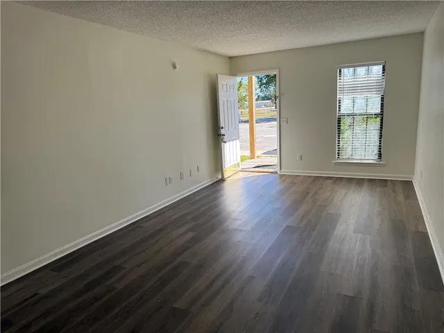 $1,050 | 890 East Cherry Street, Unit 102, Jesup, GA 31546