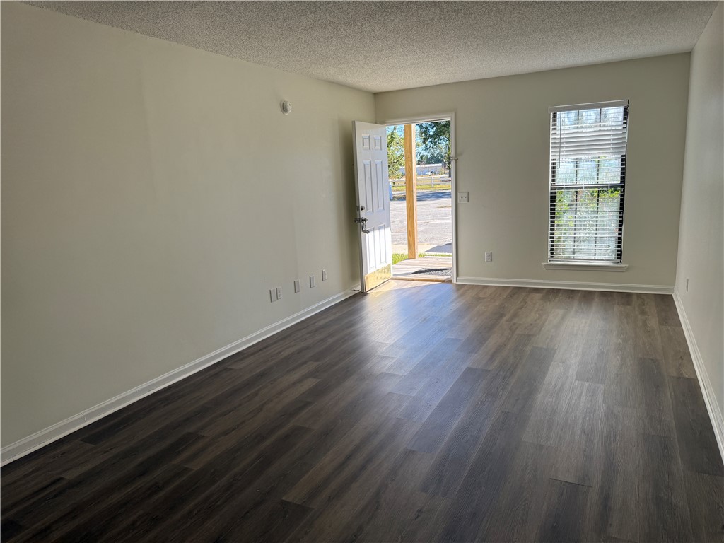 890 East Cherry Street, Unit 102 Jesup, GA 31546 - Photo 3 of 15