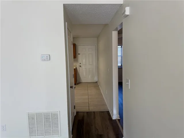 $1,050 | 890 East Cherry Street, Unit 102, Jesup, GA 31546