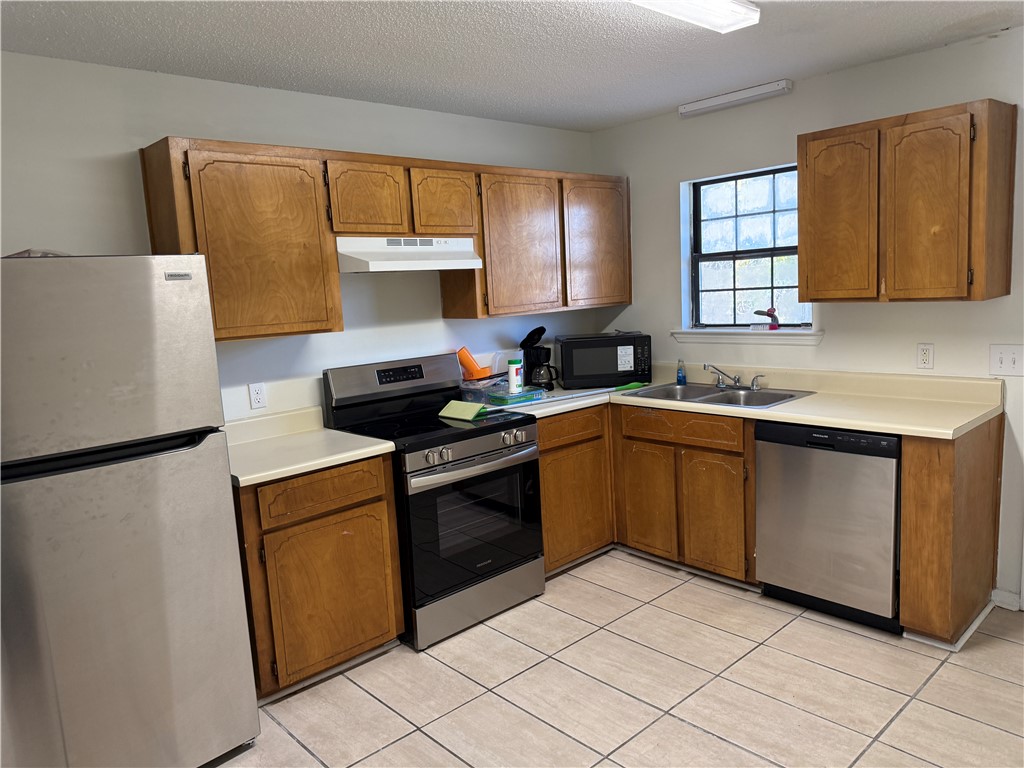 890 East Cherry Street, Unit 102 Jesup, GA 31546 - Photo 5 of 15