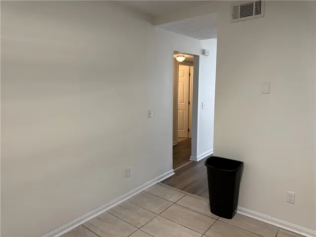 $1,050 | 890 East Cherry Street, Unit 102, Jesup, GA 31546