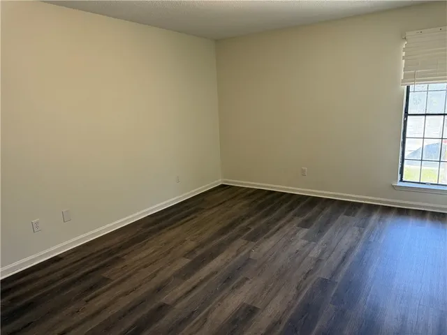 $1,050 | 890 East Cherry Street, Unit 102, Jesup, GA 31546