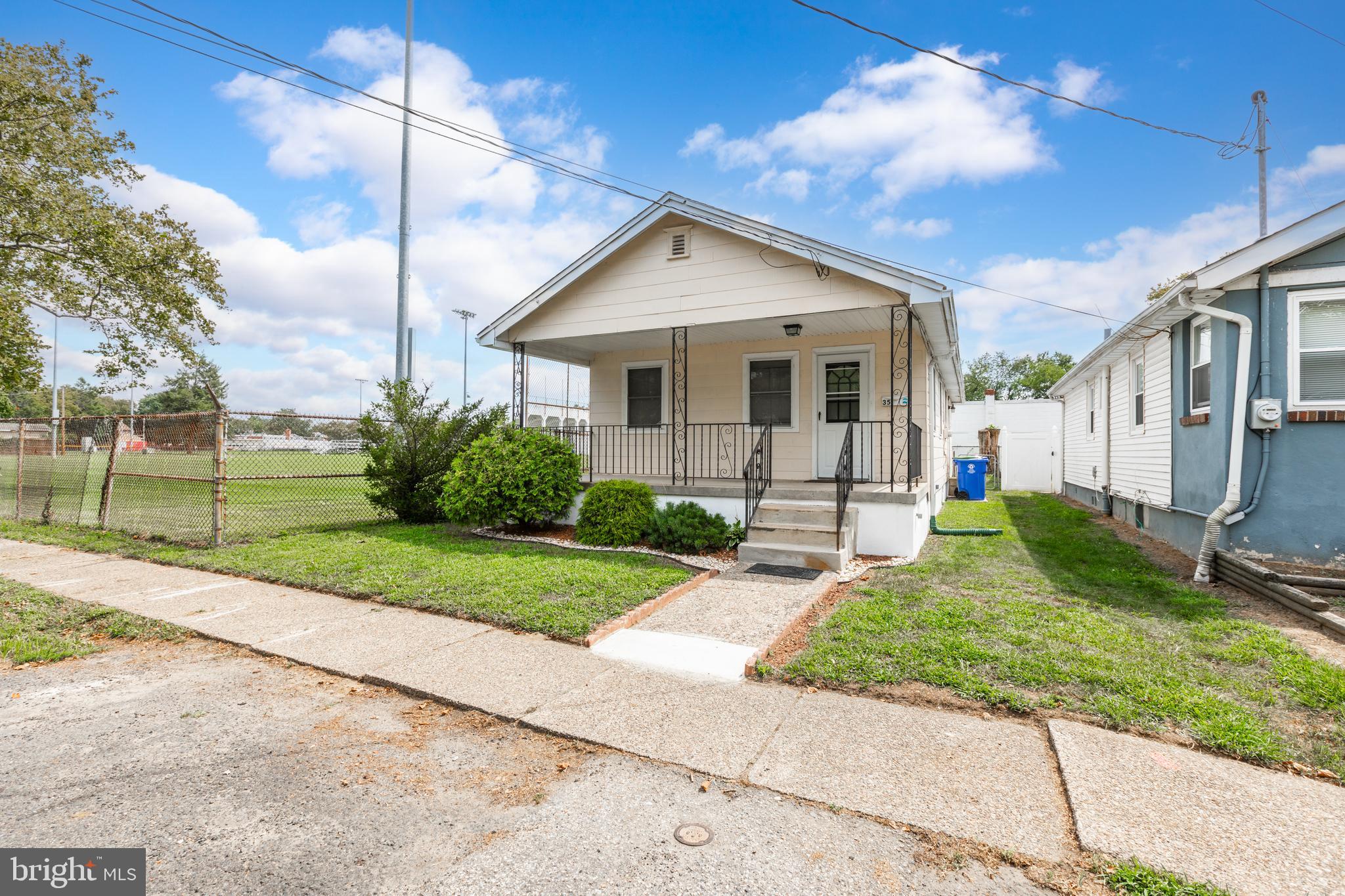 35 Front Street Palmyra, NJ 08065 - Photo 2 of 25 Front View